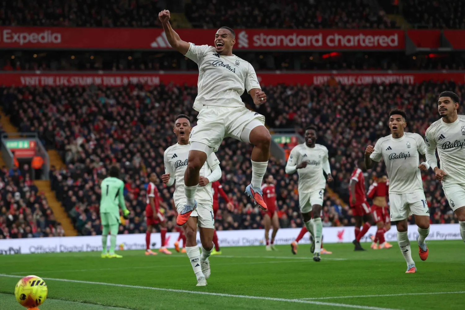 10 نقاط بارزة في الجولة الـ12 من الدوري الإنجليزي